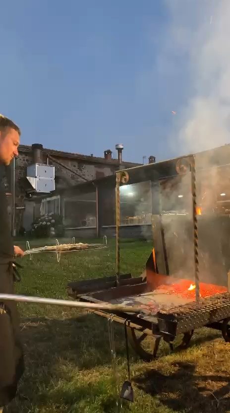 Video: la brace viva del carro a una serata Aperitivo Vista Lago