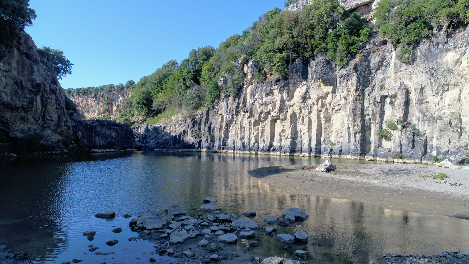 Vulci, parco archeologico tra ponti e canyon